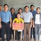 Đảng ủy -UBND xã Thạch Cẩm trao tiền hỗ trợ làm nhà ở cho hộ nghèo